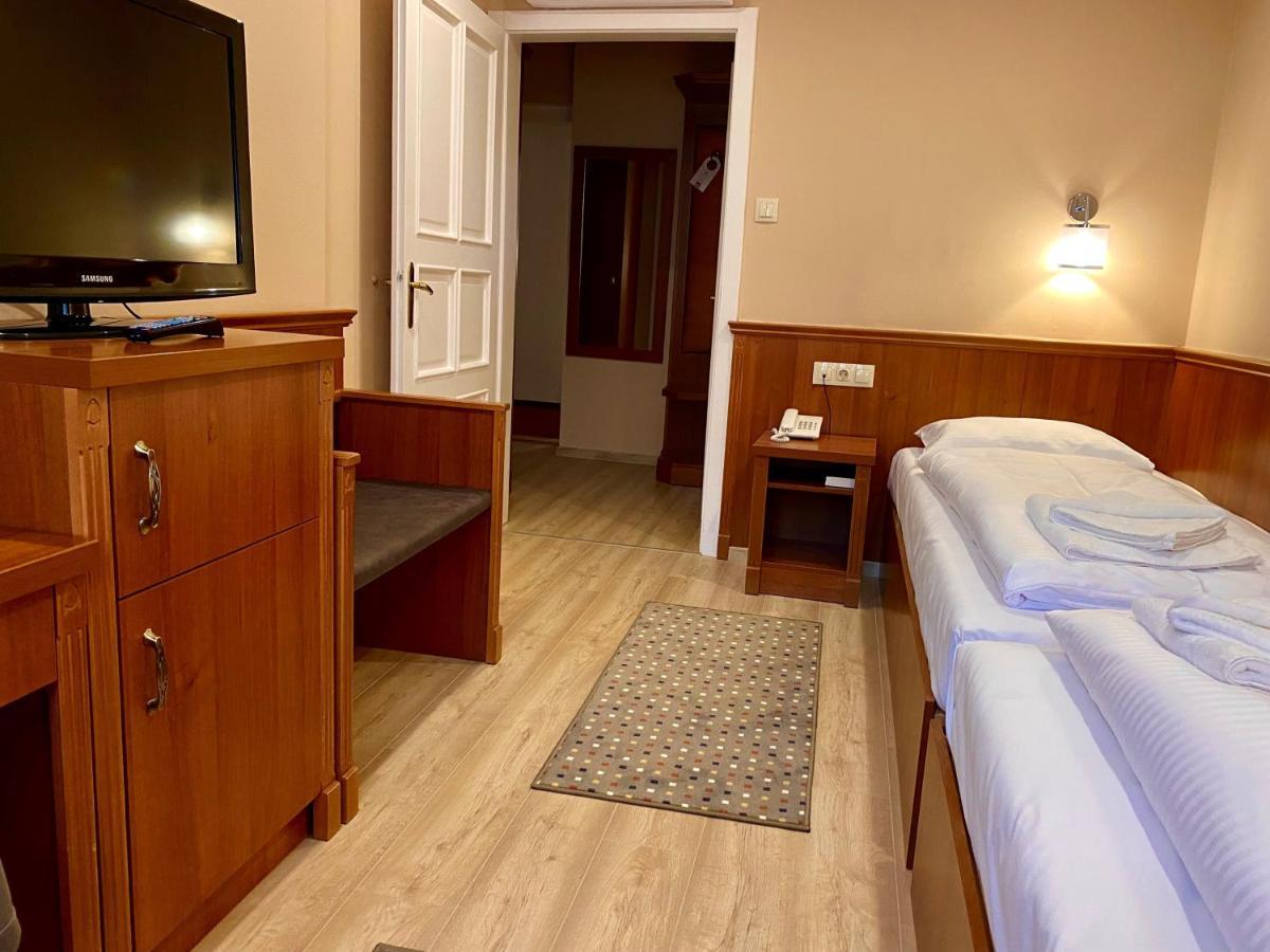 Hotel Borostyan Panzio Kaposvár Exteriér fotografie